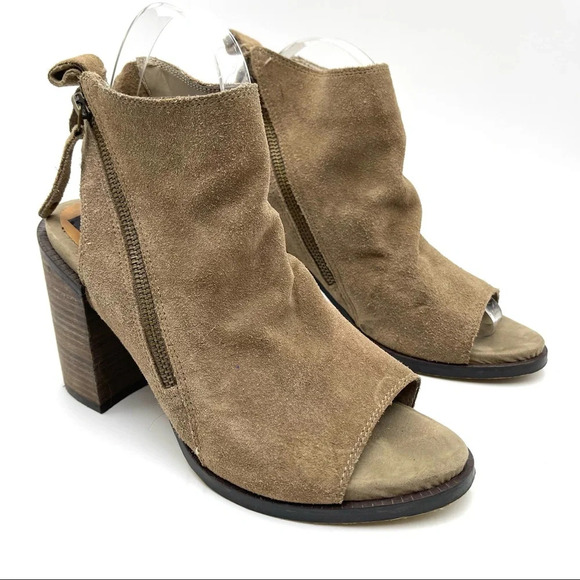 Dolce Vita Port Peep Toe Tan Suede Ankle Booties size 8 - Picture 1 of 9